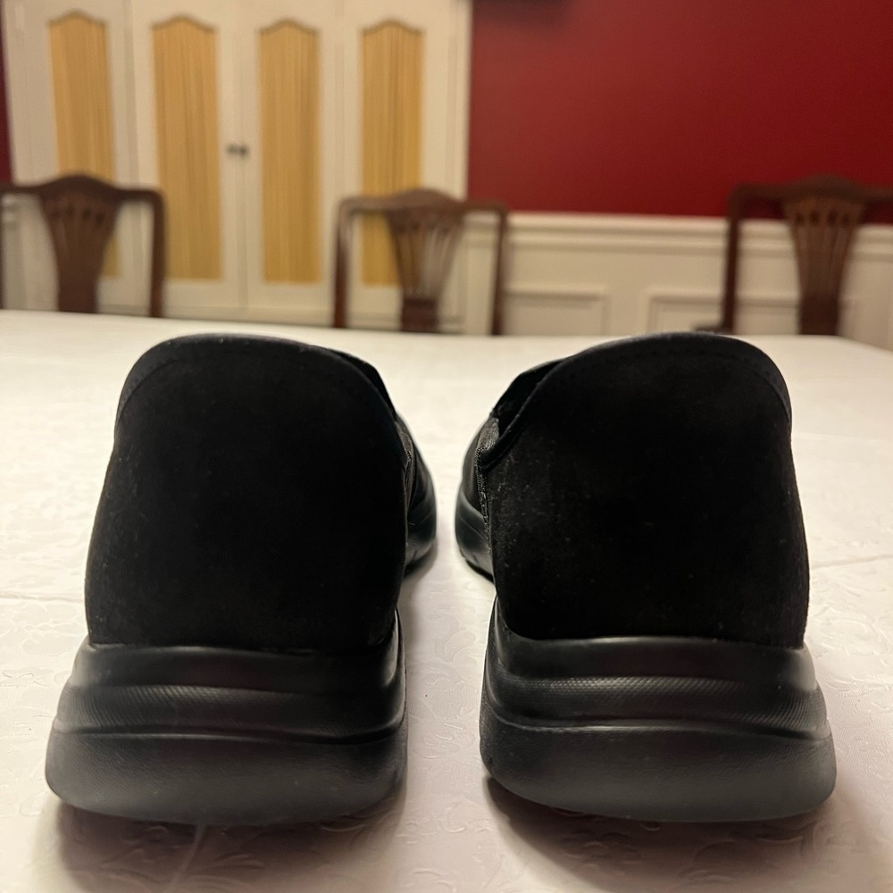 Skechers Women's Black Slip-On Flats - Picture 4 of 8